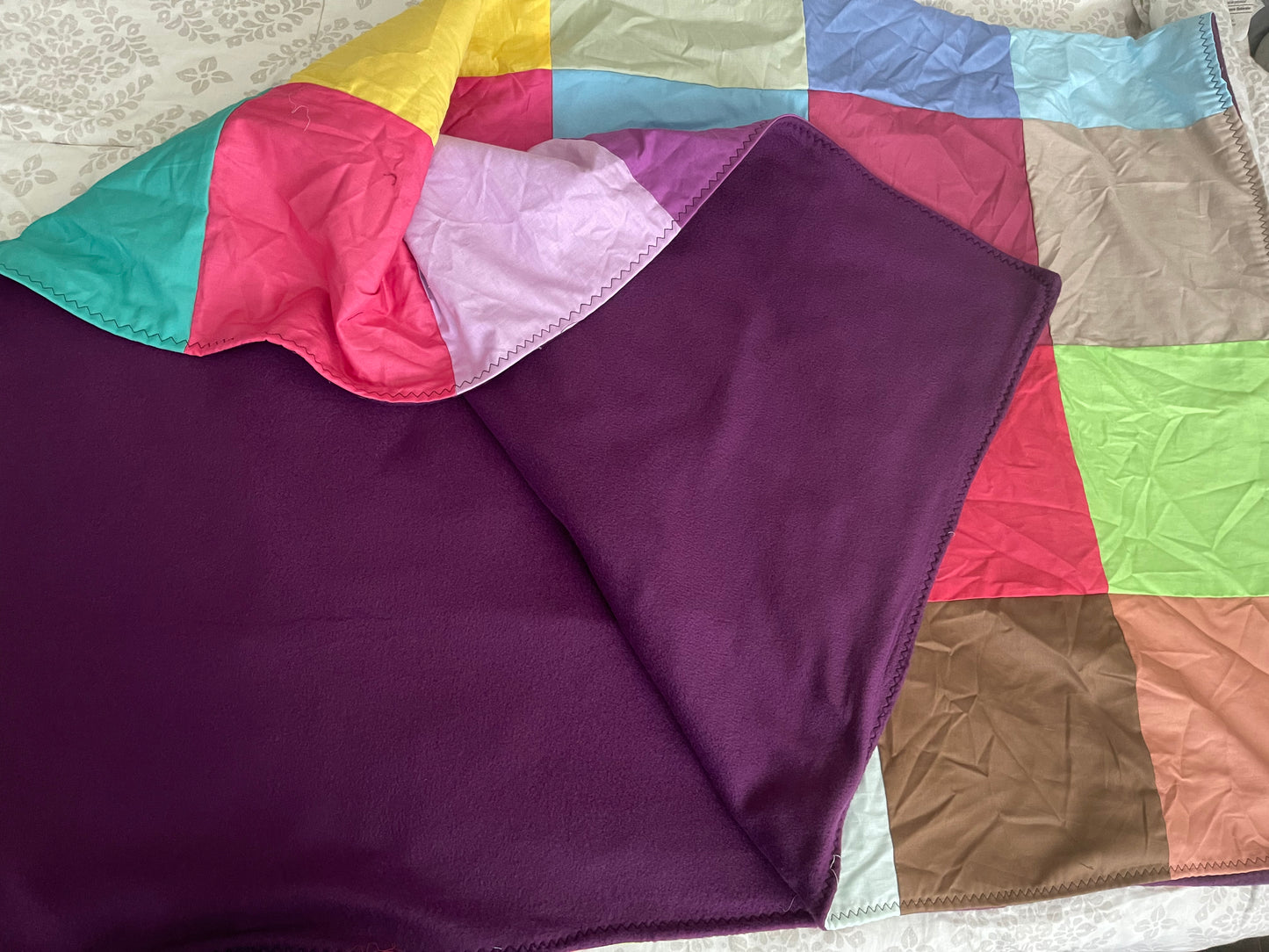 THE QUILT OF MANY COLORS