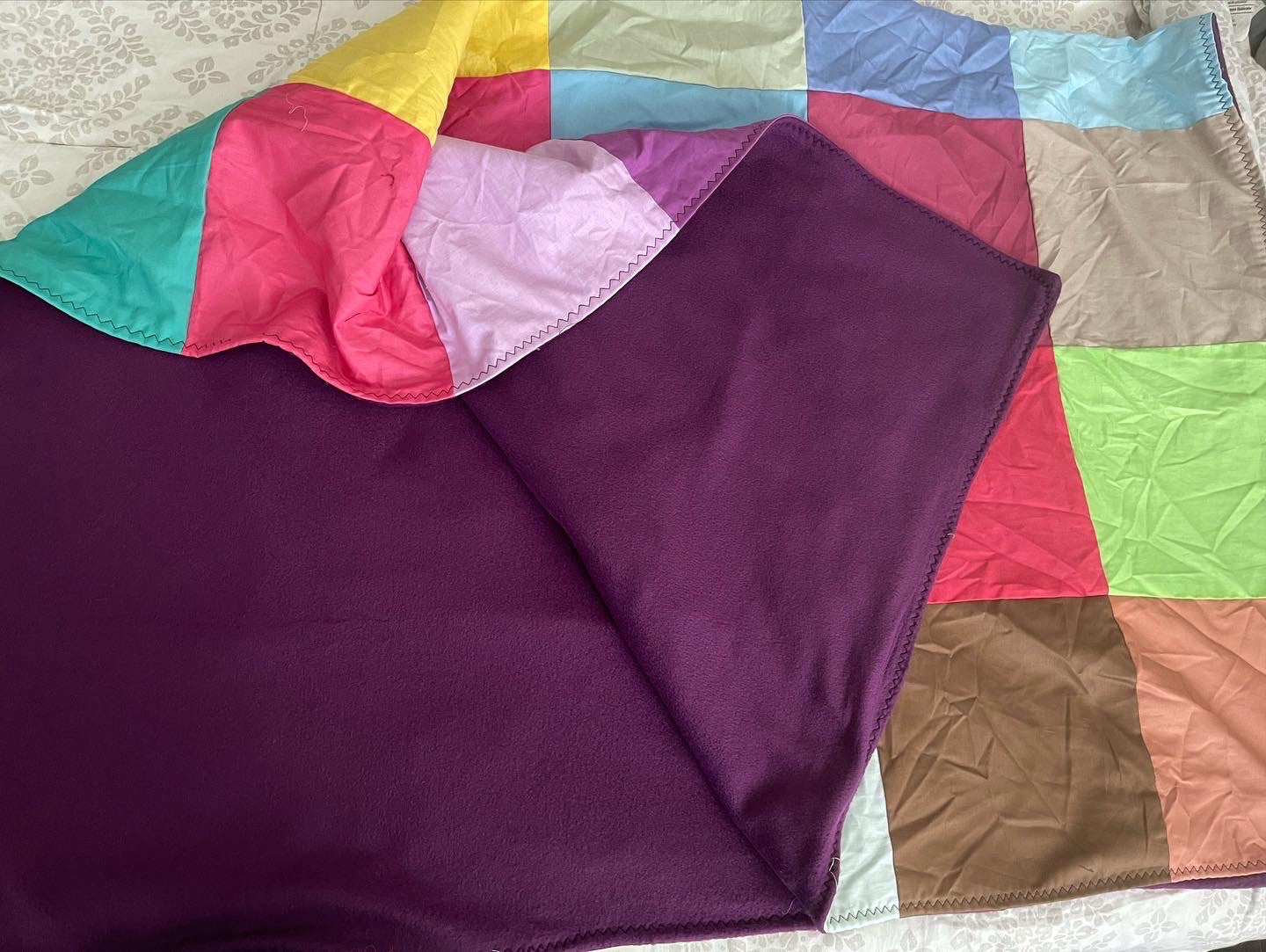 THE QUILT OF MANY COLORS